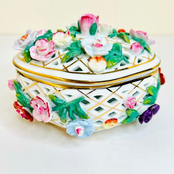 Porcelain Trinket Box Pierced Diamond Lattice Design Colorful Floral Good - Picture 2 of 10